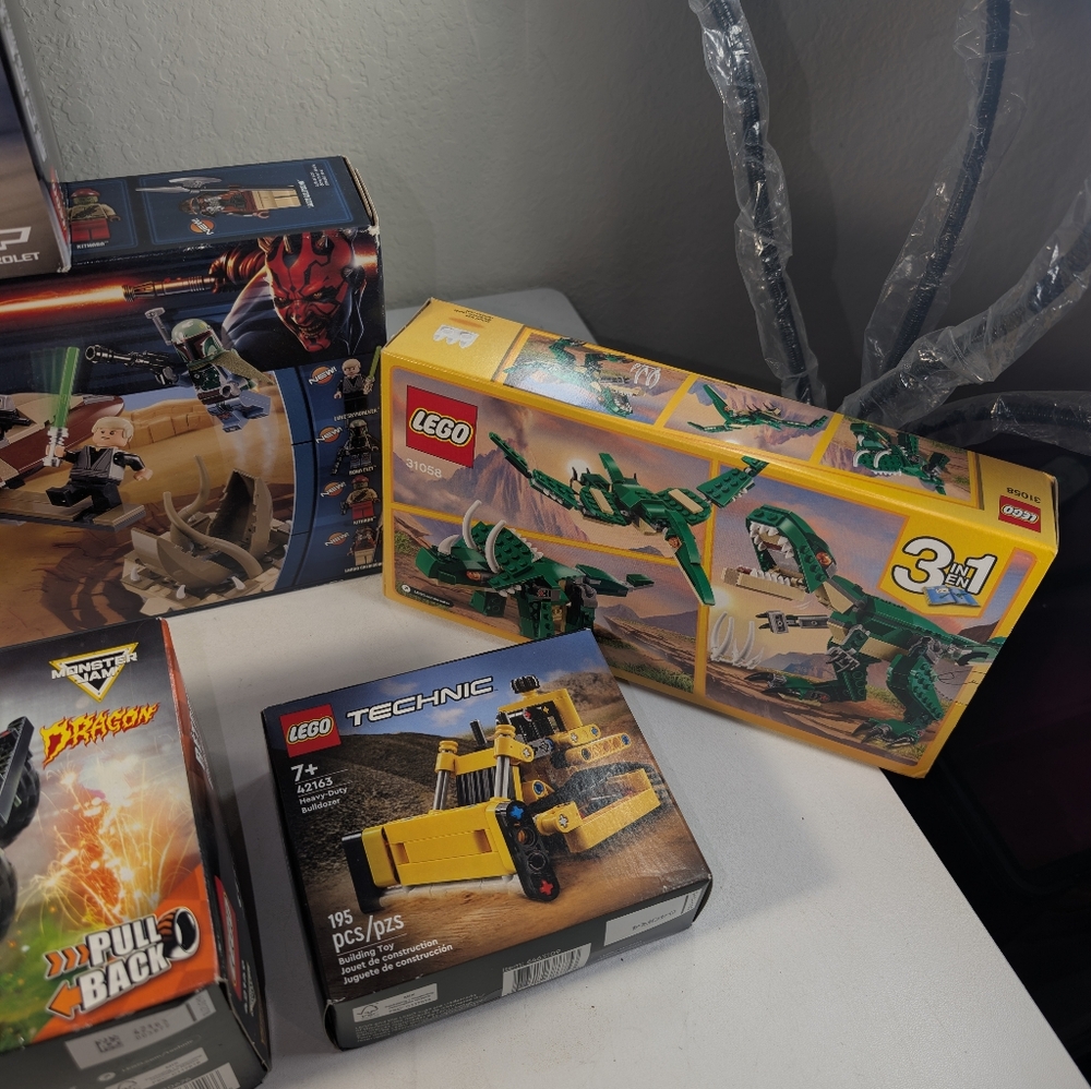 LEGO - Picture 3 of 3